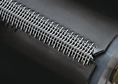 Drahthakenverbinder an einem Transportband